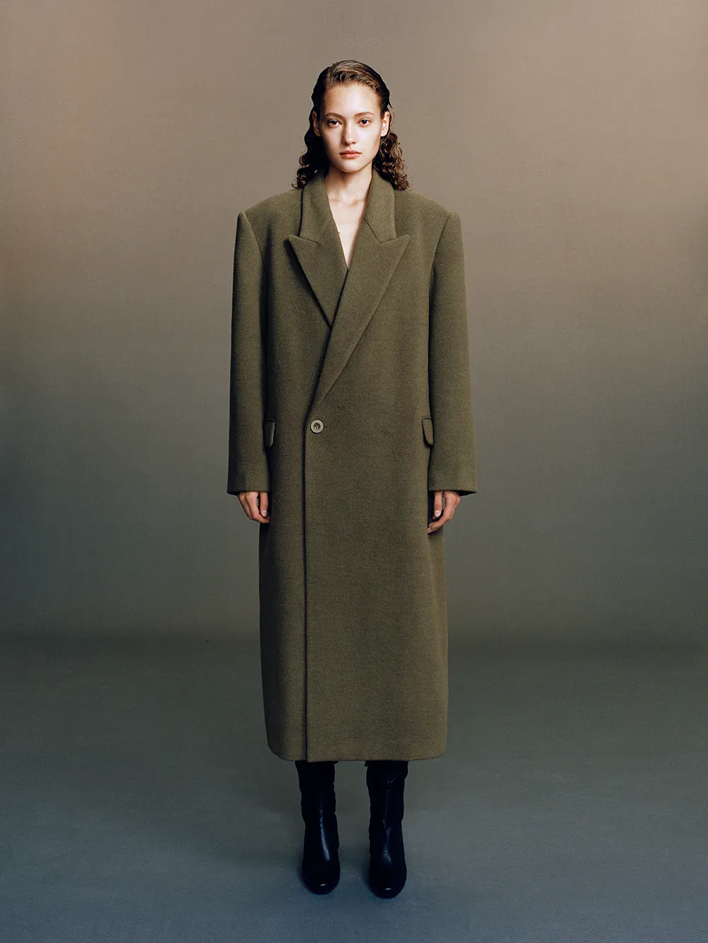 GUN lapel silhouette loose-fitting wool coat