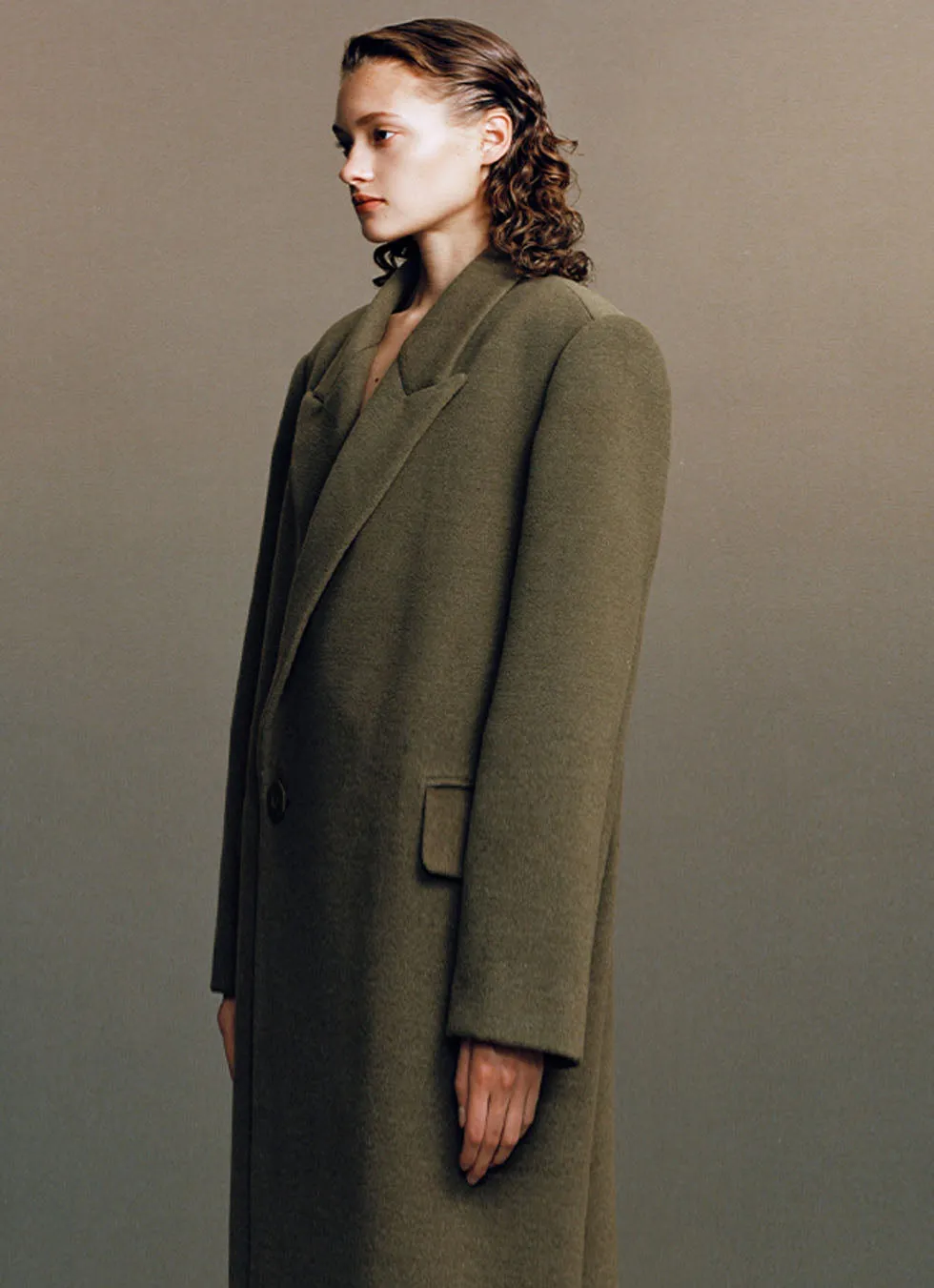 GUN lapel silhouette loose-fitting wool coat