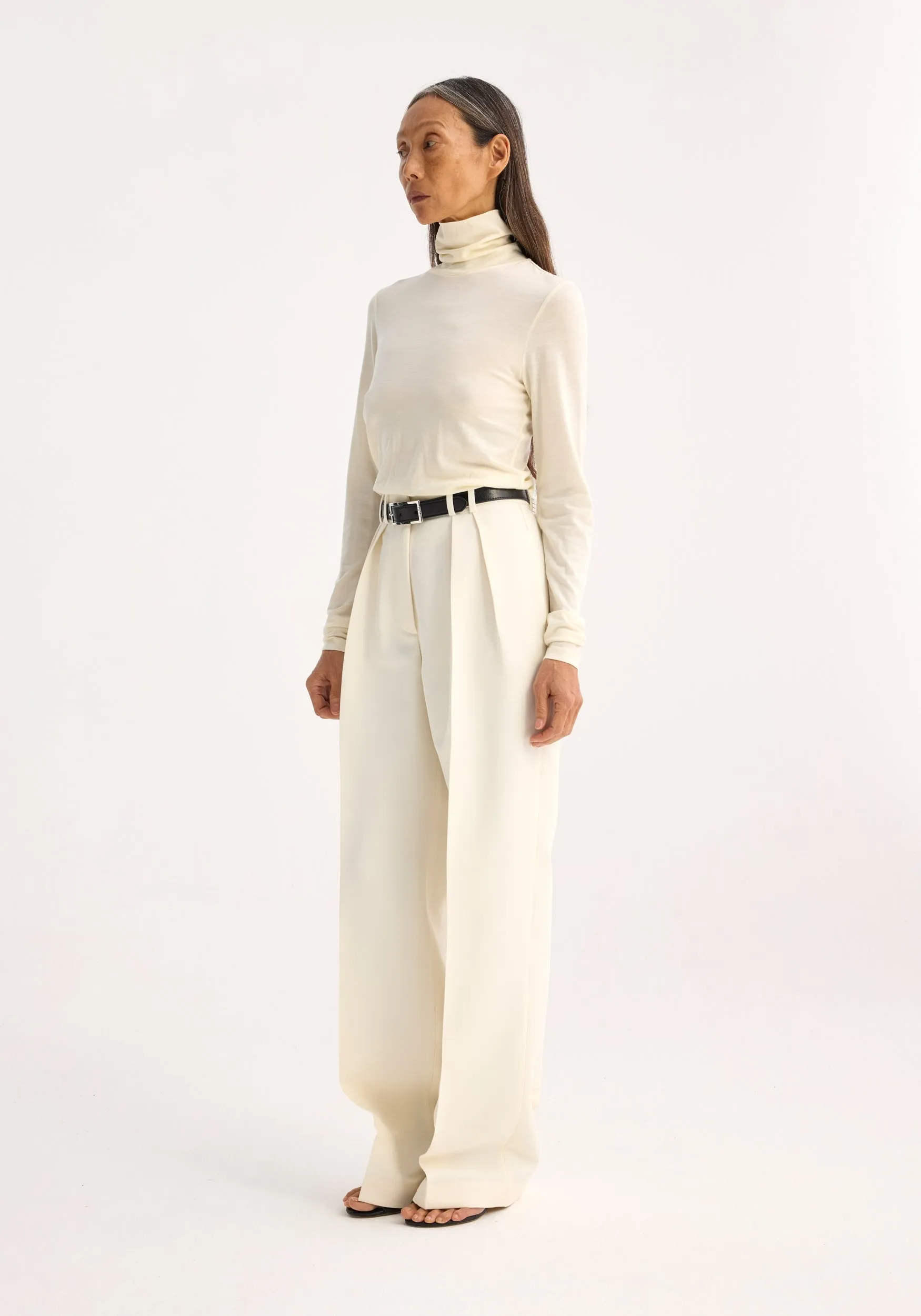 Light-weight merino wool turtleneck | cream